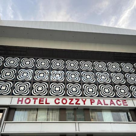 Hotel Cozzy Palace Surat Luaran gambar