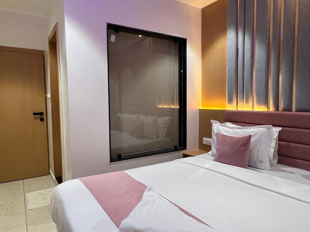 Hotel Cozzy Palace Surat Luaran gambar