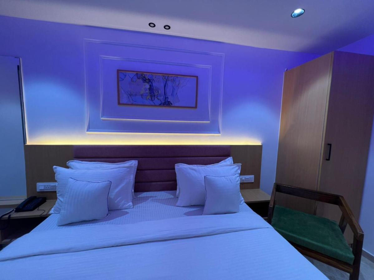 Hotel Cozzy Palace Surat Luaran gambar